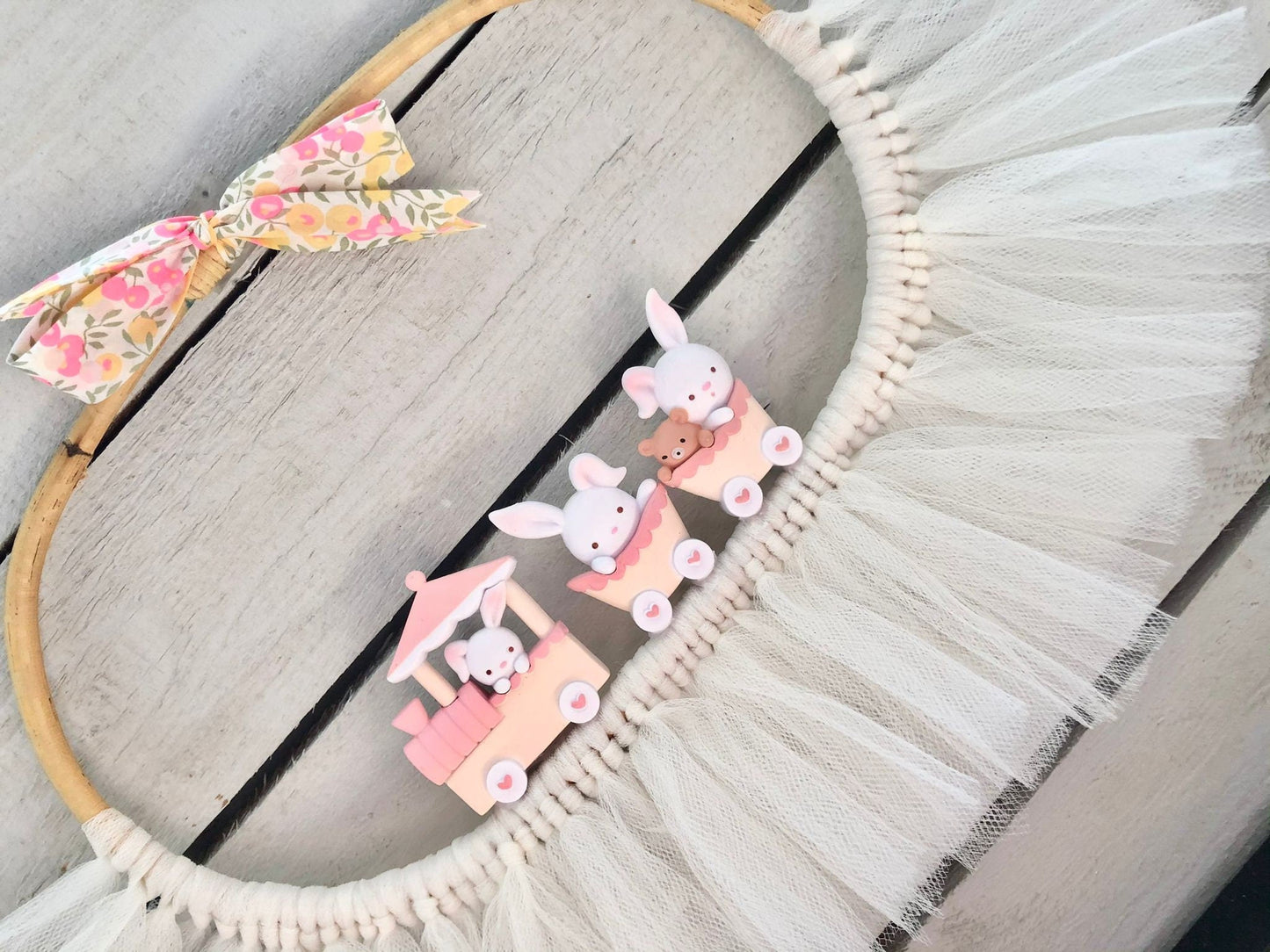 cercle rotin tutu et mignon personnage