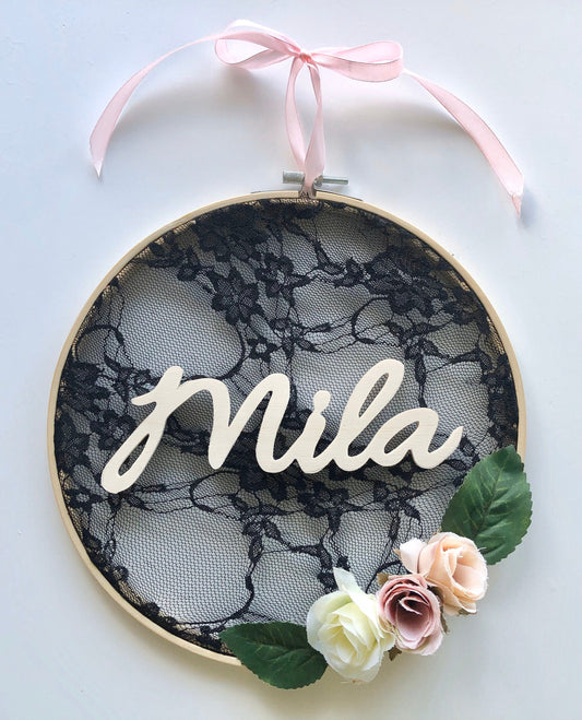 Cercle en bois fleuris personnalisable avec prénom