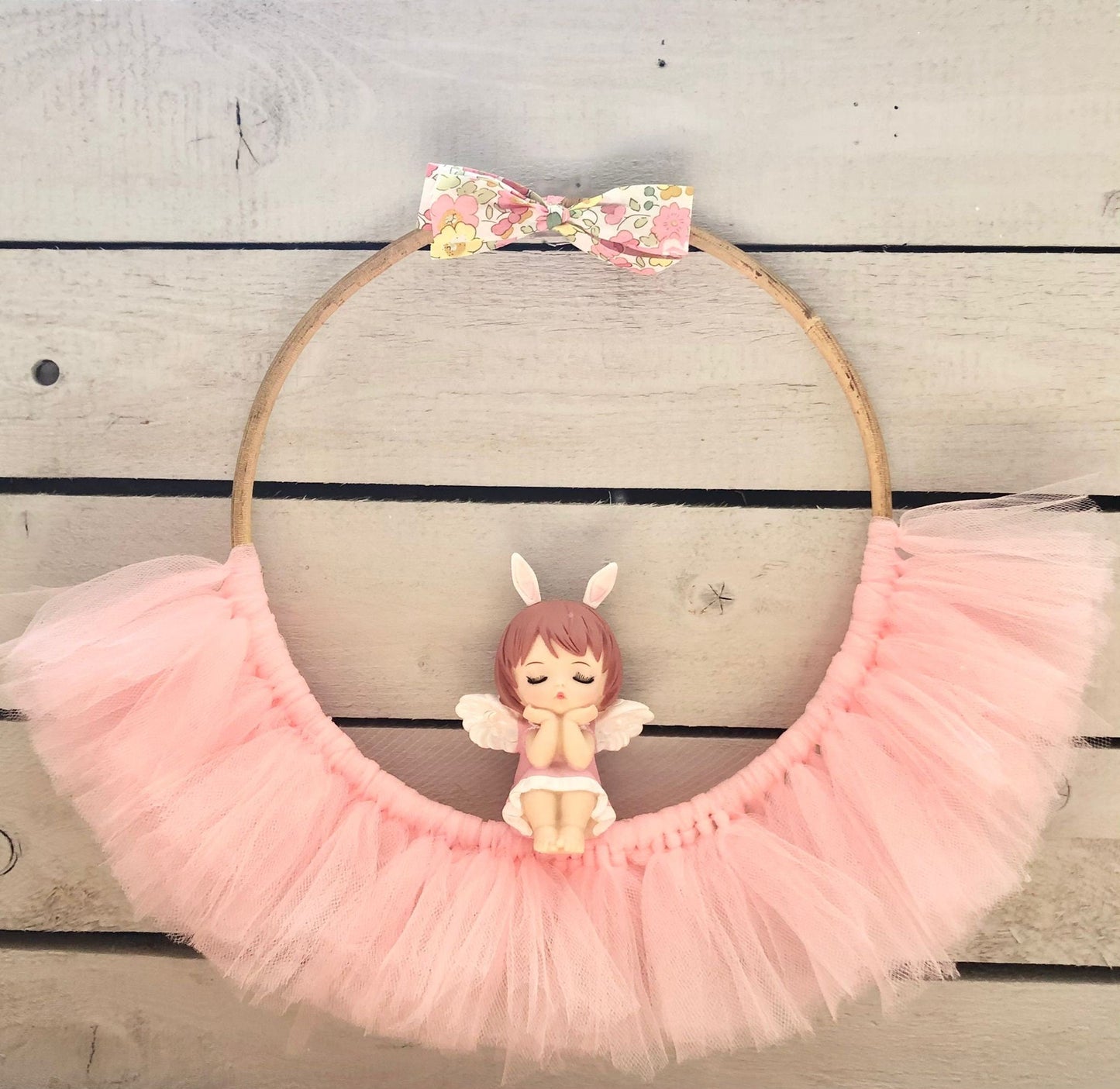 cercle rotin tutu et mignon personnage