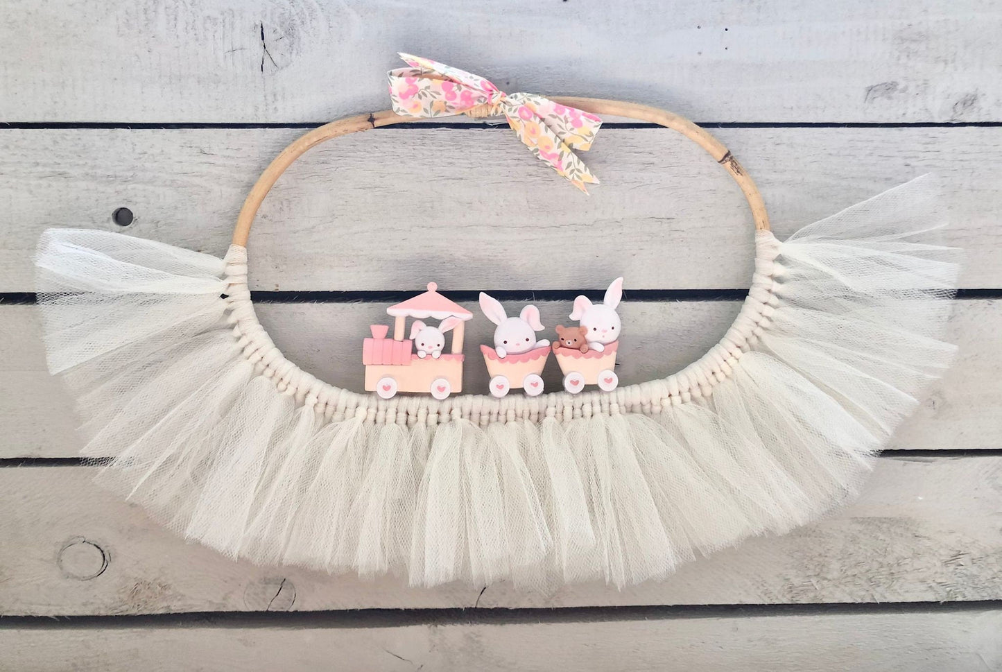 cercle rotin tutu et mignon personnage