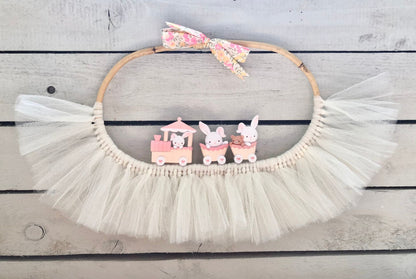 cercle rotin tutu et mignon personnage