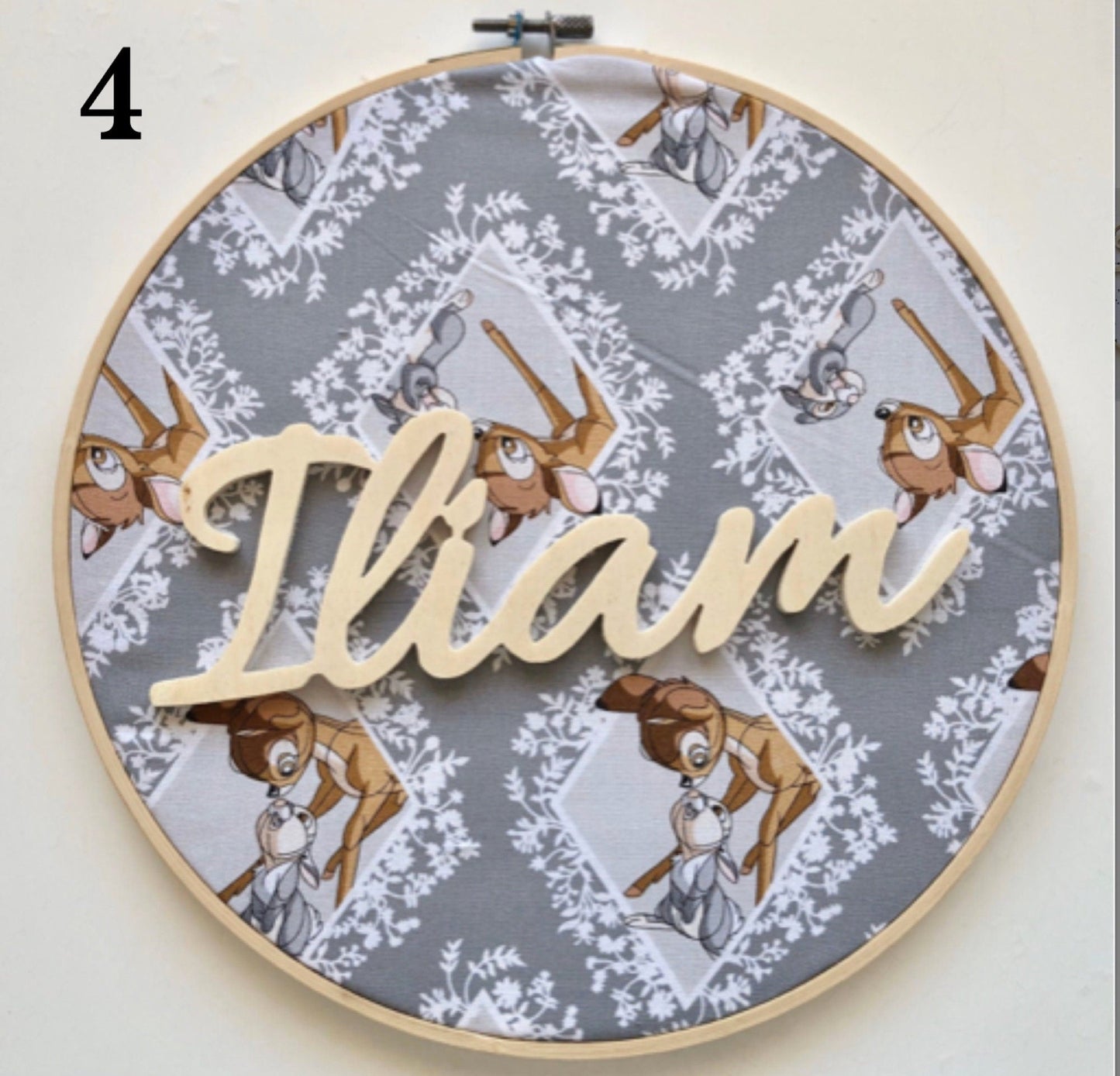 Cercle en bois et tissu personnalisable avec prénom