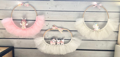 cercle rotin tutu et mignon personnage